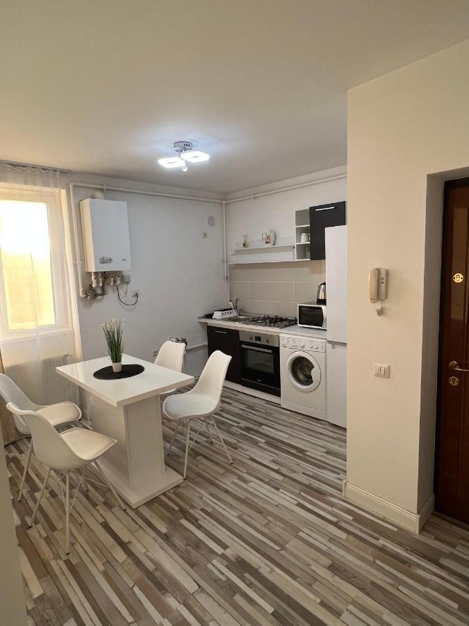 White One Apartment Petrosani Exterior photo