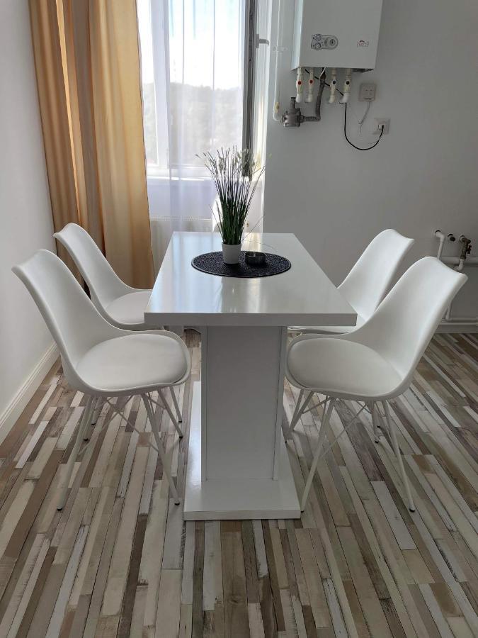 White One Apartment Petrosani Exterior photo